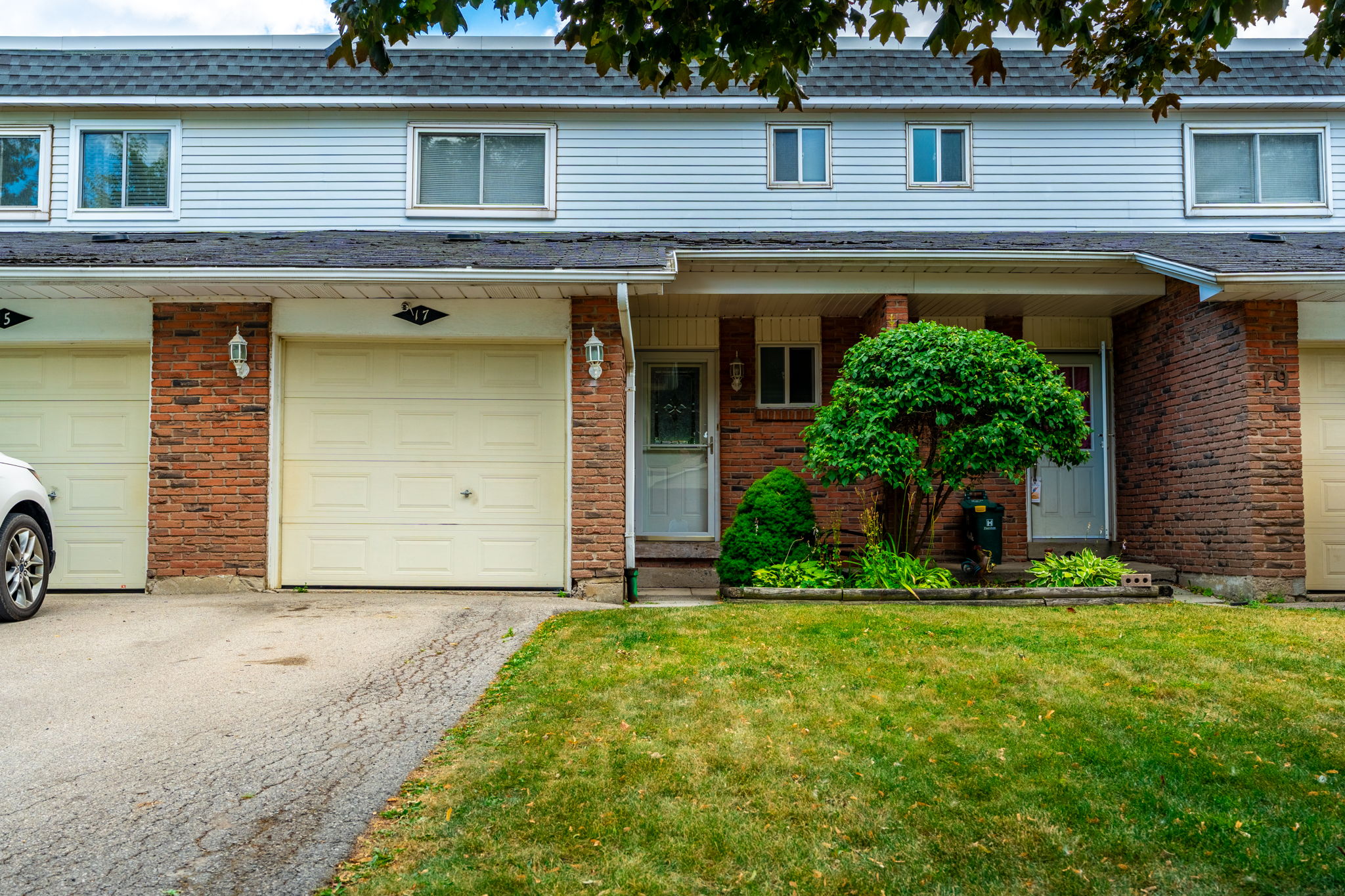 17 Huntsville Street Hamilton, Ontario L9A 4X1 SOLD