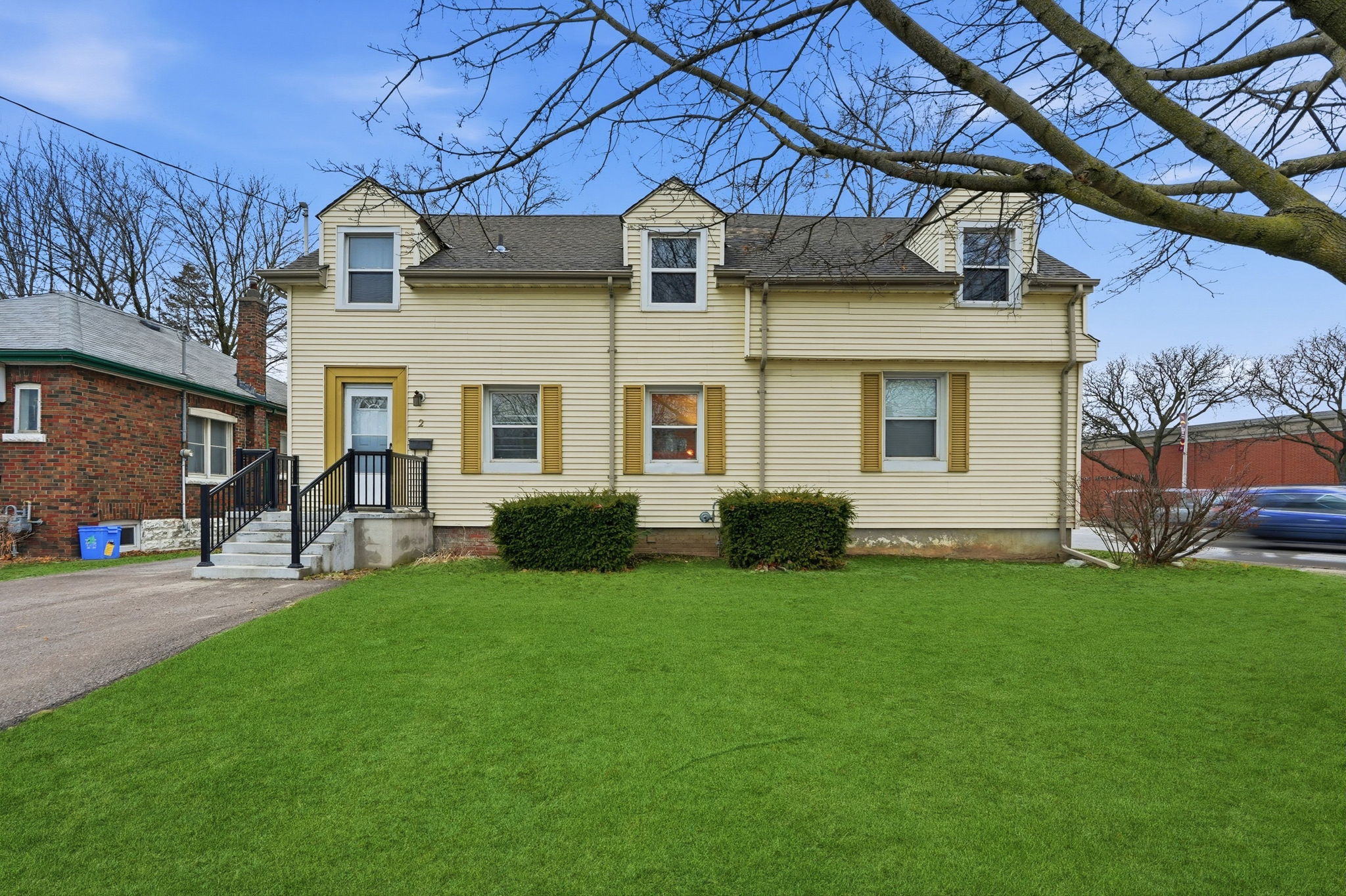 2 Gary Ave Hamilton, ON L8S 1Y3 _SOLD